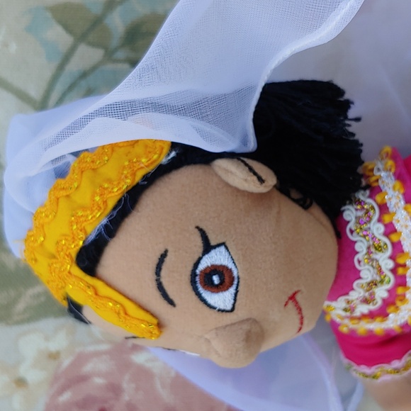 Vintage Disney Parks It's a Small World India Doll with Veil 9" x 5" NWT - Picture 8 of 11